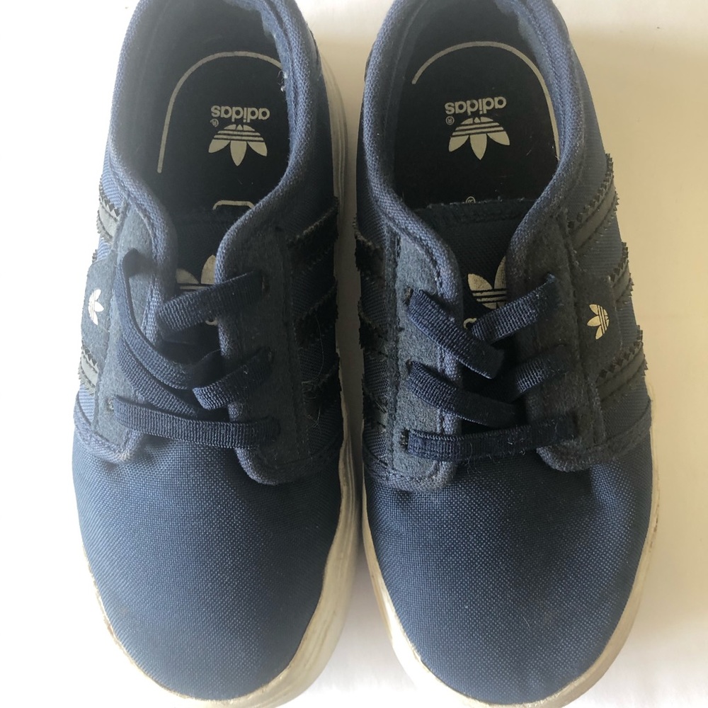Adidas slip-on tennis shoe 9